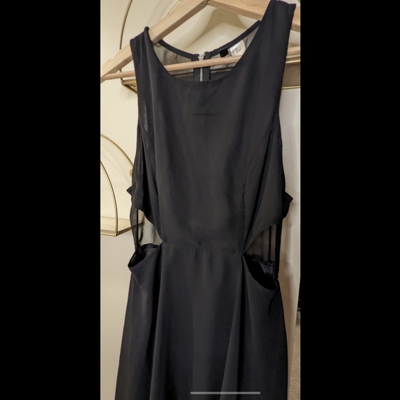 H&M black high-low dress, side cut-outs | 10 - Picture 4 of 8